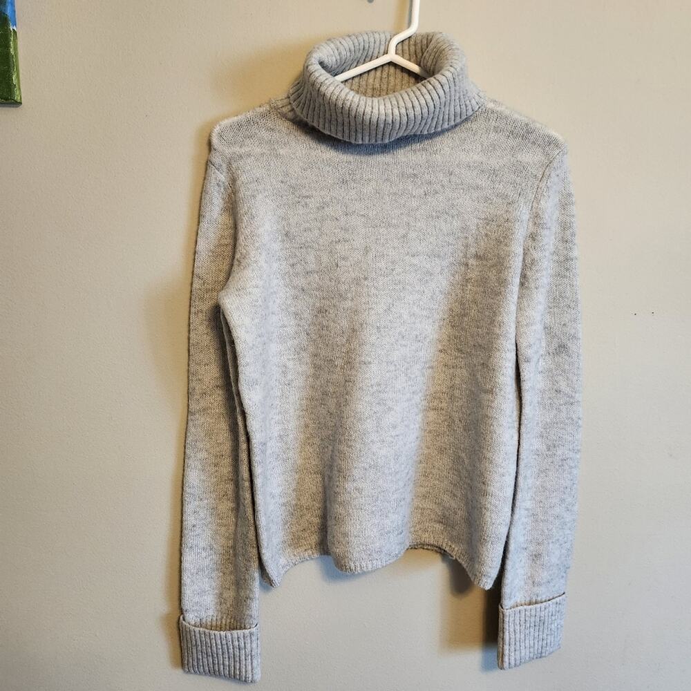 Forever 21 Turtle Neck Small Gray Sweater